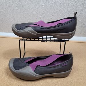 Crocs Woman's slip on  Flats Loafers shoes Purple Size 7